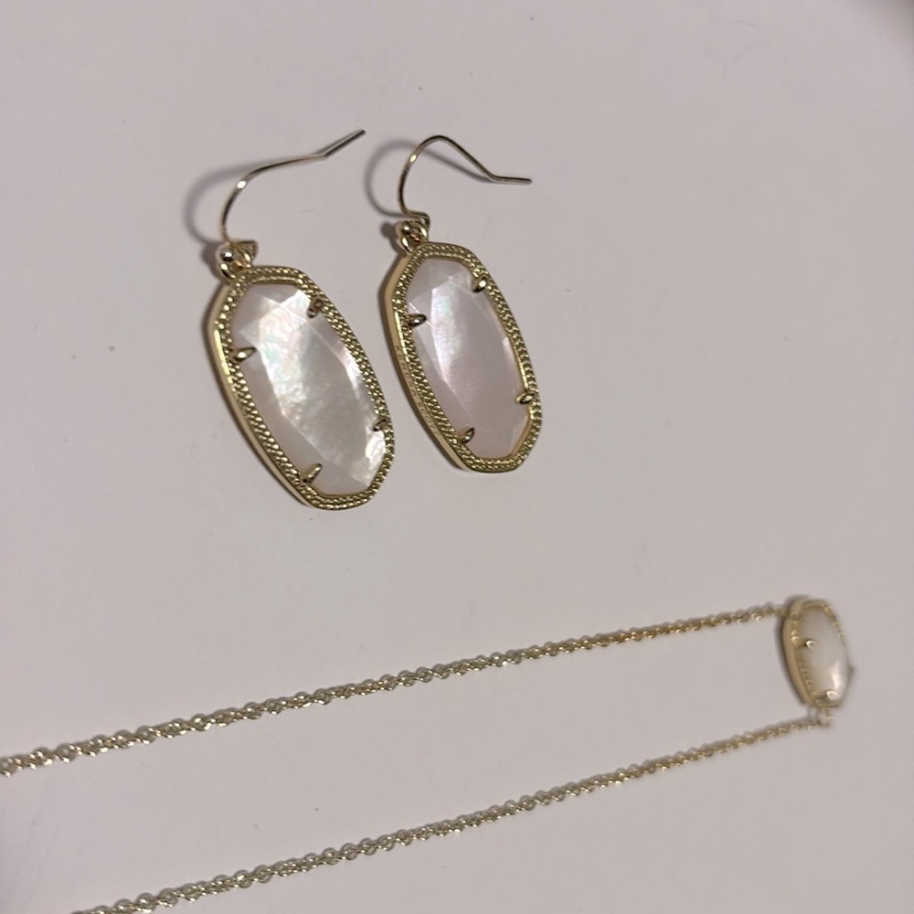 ❌SOLD❌ Lot of 2x [Kendra Scott] Mother of Pearl/Elisa Necklace & Dani Earrings - Picture 7 of 12
